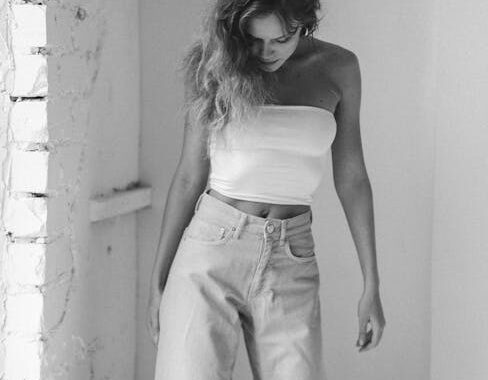 Mastering the Messy Wavy Female Hairstyle: A Guide to Effortless Chic