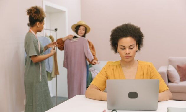 Hairstyles for Working with Kids: Practical, Safe, and Stylish Choices